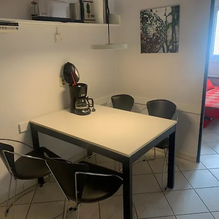 Berolina 510 - 90 Grad Ost アパート ダーメ